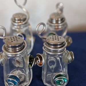 Decorative Glass Salt and Pepper Shaker Set